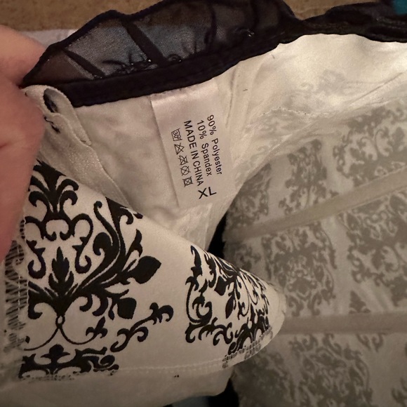 Corset with thong - Picture 4 of 4